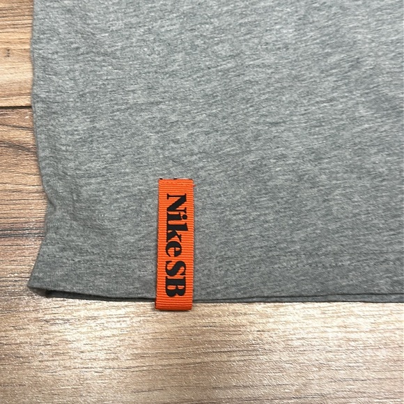 NWOT. Nike SB Gray Short Sleeve Tee with Graphic Design. Men’s size M. - Picture 4 of 5